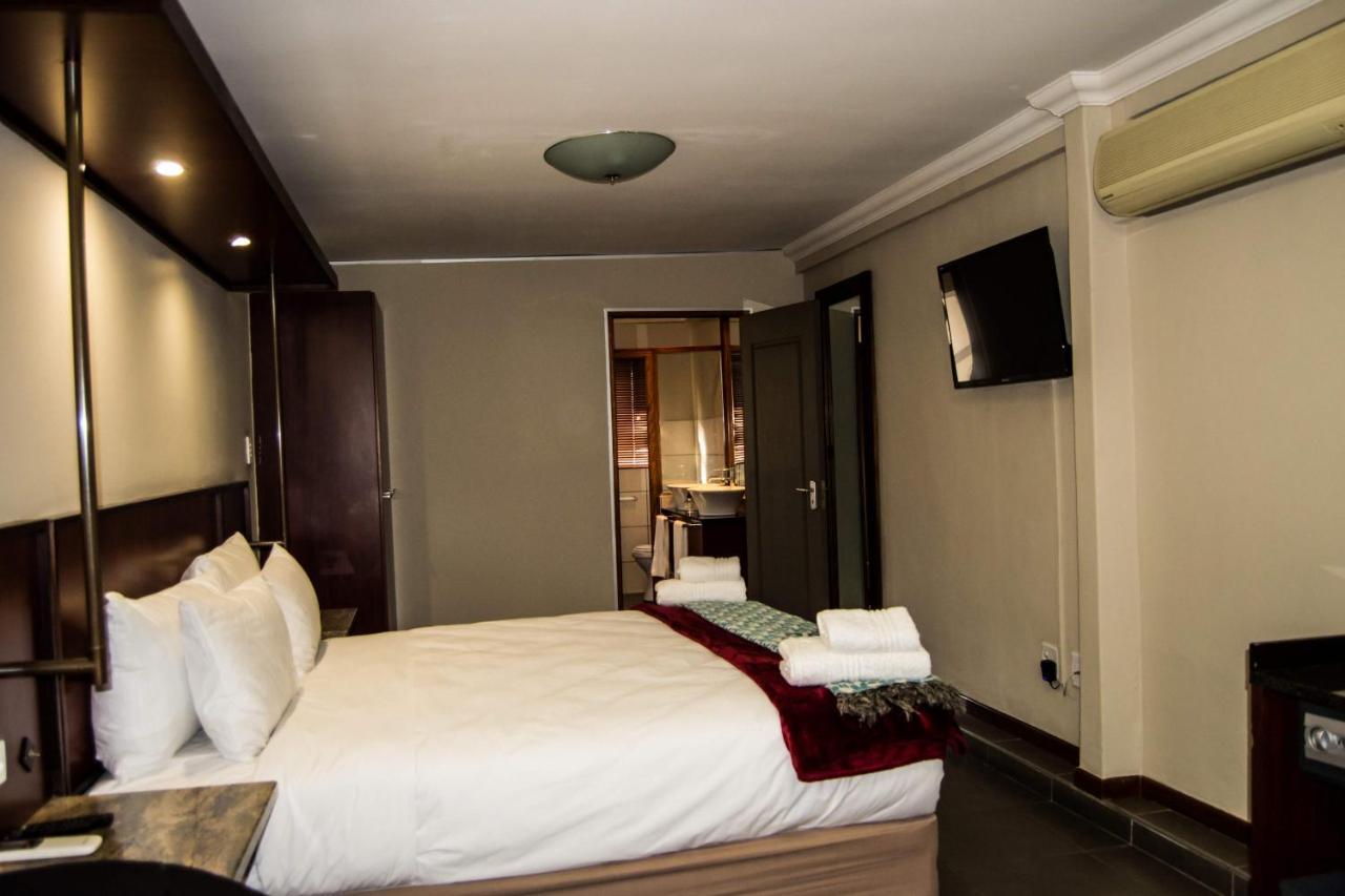 Aps Guesthouse Уиндхоек Екстериор снимка