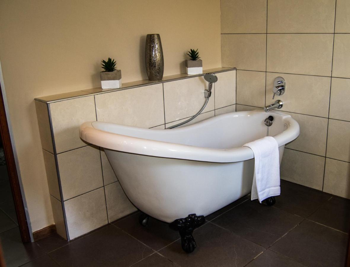 Aps Guesthouse Уиндхоек Екстериор снимка