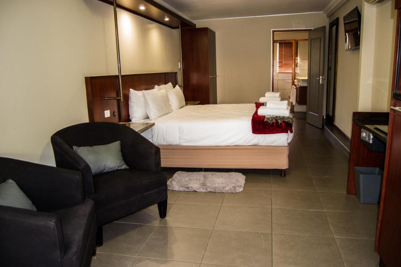Aps Guesthouse Уиндхоек Екстериор снимка